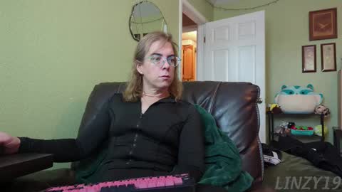 Linzy19 online show from December 1, 3:25 pm