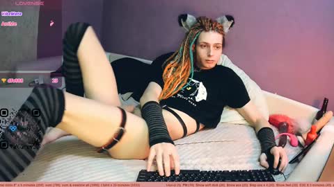 Snapshot of littlepinkcat chatting on December 8, 9:32 pm Felix online show from December 8, 9:32 pm