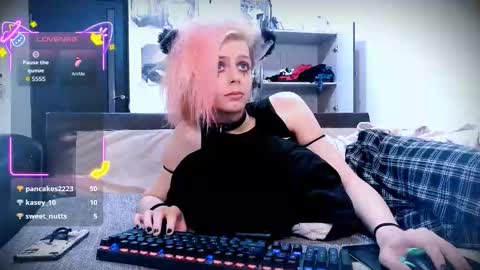 Snapshot of littlepinkcat chatting on September 29, 12:43 am Felix online show from September 29, 12:43 am