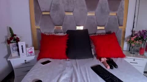 Snapshot of lizbrook chatting on December 8, 1:36 pm Liz online show from December 8, 1:36 pm