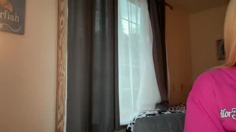 Snapshot of lizpurrxxx chatting on December 11, 4:53 pm Liz Purr online show from December 11, 4:53 pm