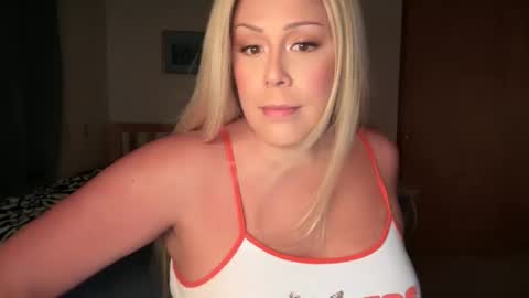 Snapshot of lizpurrxxx chatting on September 15, 2:44 pm Liz Purr online show from September 15, 2:44 pm