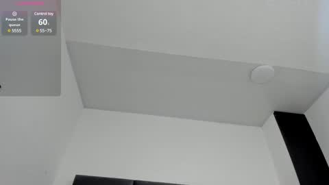Snapshot of lizz_luna chatting on February 19, 1:17 pm lizz_luna online show from February 19, 1:17 pm