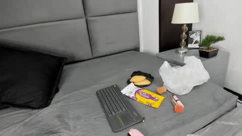 Snapshot of lizz_luna chatting on October 1, 3:23 pm lizz_luna online show from October 1, 3:23 pm