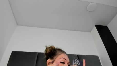 Snapshot of lizz_luna chatting on October 7, 3:02 pm lizz_luna online show from October 7, 3:02 pm
