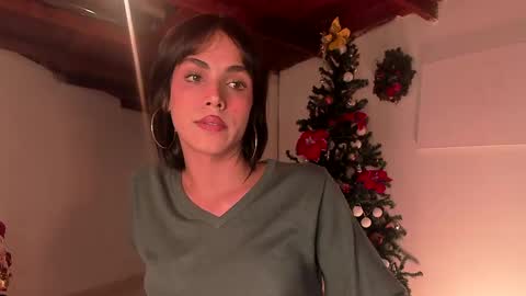 Snapshot of lola_cocks chatting on December 2, 11:35 pm mara online show from December 2, 11:35 pm