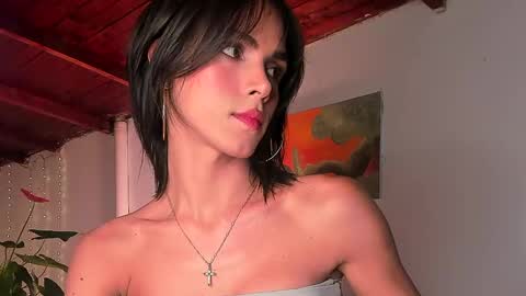 Snapshot of lola_cocks chatting on January 23, 11:05 pm mara online show from January 23, 11:05 pm