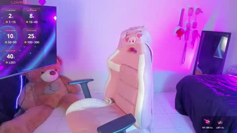 lola oberly online show from October 29, 10:30 pm