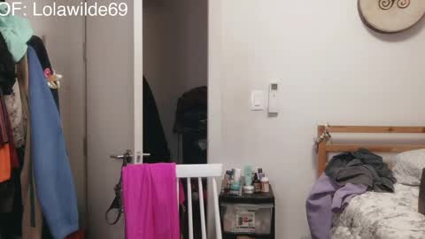 Snapshot of lolita_wilde390 chatting on February 20, 7:01 am Lolita Wildes Back online show from February 20, 7:01 am