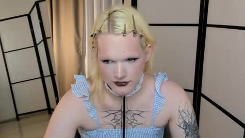 lollita online show from February 6, 10:15 pm