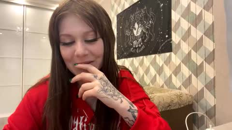 Snapshot of looking_me chatting on October 5, 6:25 am EVA online show from October 5, 6:25 am