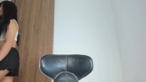 Snapshot of loovelymiia_ chatting on September 11, 6:05 pm Mia Aniston online show from September 11, 6:05 pm