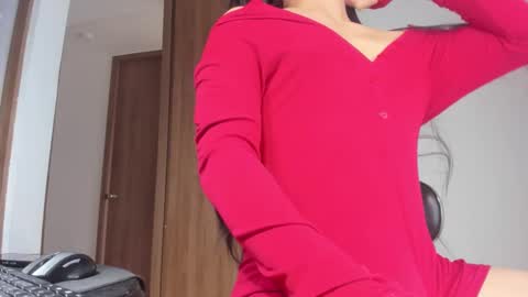 Snapshot of loovelymiia_ chatting on October 9, 3:35 pm Mia Aniston online show from October 9, 3:35 pm