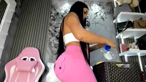 Doll Queen online show from January 8, 6:23 pm