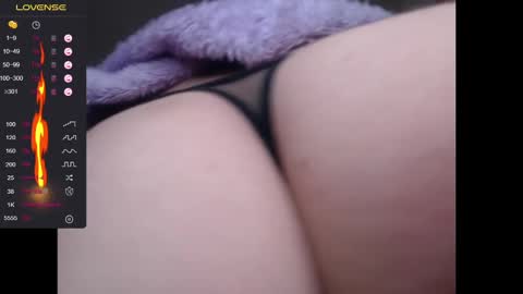 Snapshot of lorenitha_20 chatting on December 28, 1:28 pm lorenitha online show from December 28, 1:28 pm