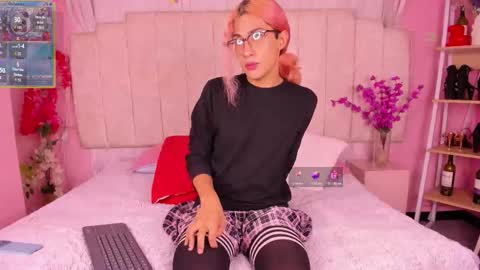 LorettMatthew online show from March 12, 5:45 am