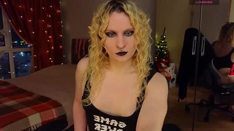Lori -----------------------------------    online show from February 3, 2:55 pm