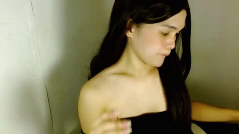 louilalicious online show from December 18, 1:11 am