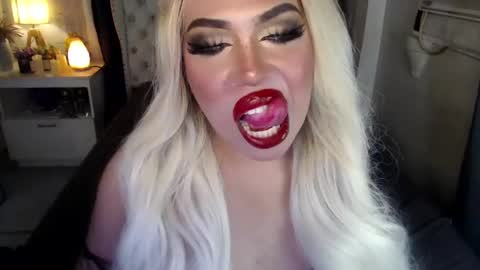 Snapshot of lovelymarie69 chatting on December 4, 6:11 pm Rebeca online show from December 4, 6:11 pm