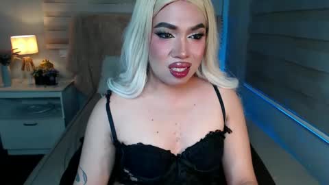 Snapshot of lovelymarie69 chatting on February 26, 5:17 pm Rebeca online show from February 26, 5:17 pm