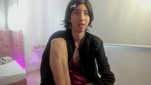 loverisu online show from March 5, 9:09 pm