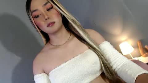 Snapshot of lovers_moon22 chatting on January 4, 1:42 am lovers moon22 online show from January 4, 1:42 am