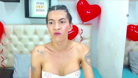 Snapshot of lucia_marks chatting on February 14, 5:46 pm Lucia Marks online show from February 14, 5:46 pm