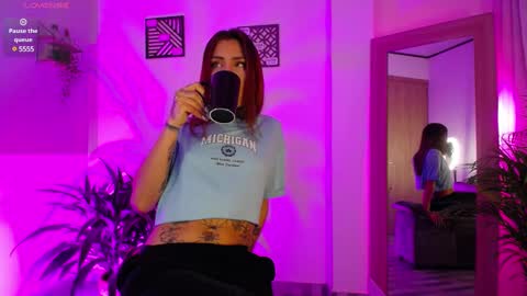luciiana online show from December 19, 11:57 pm