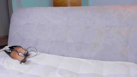 Snapshot of lucy__77 chatting on September 26, 4:48 pm Hello my name is Lucy nice to meet you thumb up is important for me kisses online show from September 26, 4:48 pm