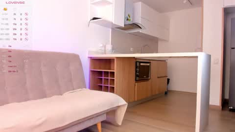 Hello my name is Lucy nice to meet you  thumb up is important for me kisses     online show from October 16, 7:57 pm