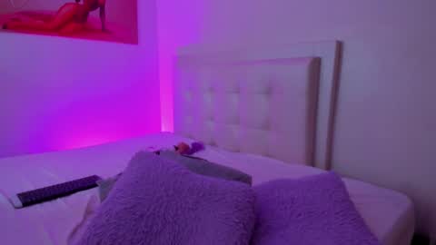 Snapshot of lulu_exotic chatting on February 19, 12:22 pm BRENDA TATIANA online show from February 19, 12:22 pm