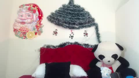 Snapshot of luluu_08 chatting on December 4, 2:53 pm LULU online show from December 4, 2:53 pm