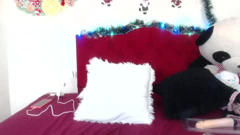 Snapshot of luluu_08 chatting on December 6, 3:28 pm LULU online show from December 6, 3:28 pm