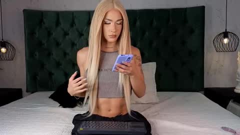 Snapshot of lumars_ chatting on March 12, 12:53 am Lumars online show from March 12, 12:53 am