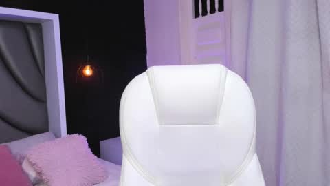 Snapshot of madame_lilith chatting on December 26, 11:10 am madame lilith online show from December 26, 11:10 am