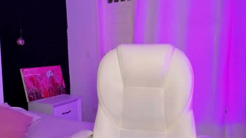 Snapshot of madame_lilith chatting on January 17, 11:27 am madame lilith online show from January 17, 11:27 am