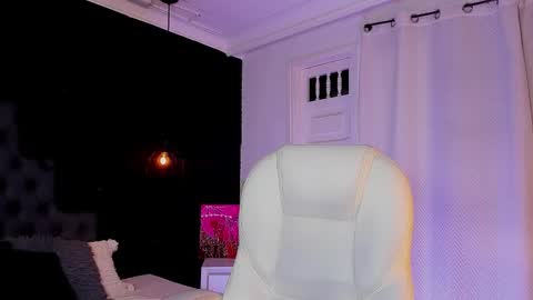 Snapshot of madame_lilith chatting on September 21, 11:27 am madame lilith online show from September 21, 11:27 am