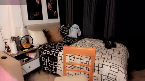 Snapshot of maddison_jade chatting on February 26, 8:37 am maddison_jade online show from February 26, 8:37 am