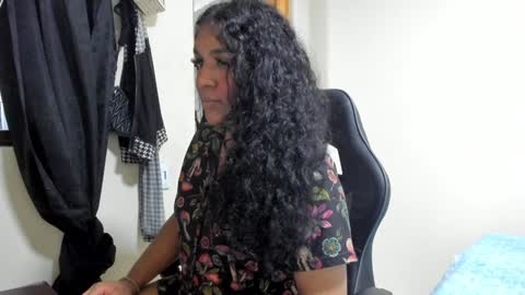 Snapshot of madisonbrunette_lxs chatting on January 2, 10:44 pm madison online show from January 2, 10:44 pm
