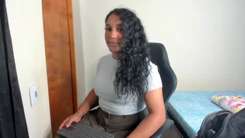 Snapshot of madisonbrunette_lxs chatting on January 23, 4:30 am madison online show from January 23, 4:30 am