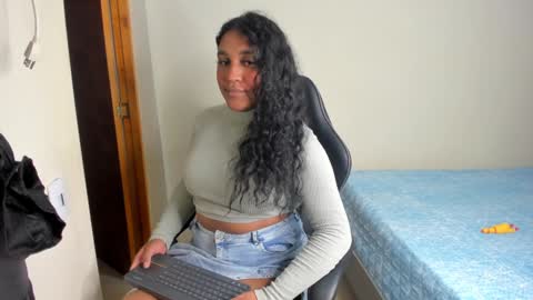 Snapshot of madisonbrunette_lxs chatting on January 29, 3:44 am madison online show from January 29, 3:44 am