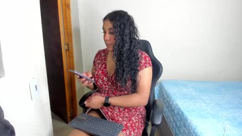 Snapshot of madisonbrunette_lxs chatting on February 4, 3:22 am madison online show from February 4, 3:22 am
