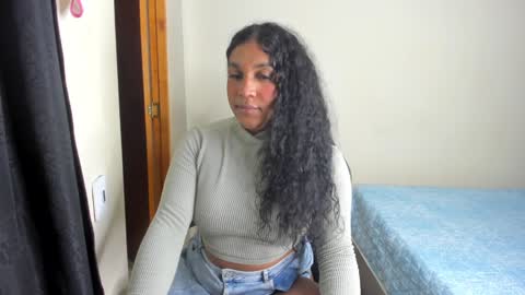Snapshot of madisonbrunette_lxs chatting on February 7, 3:55 am madison online show from February 7, 3:55 am