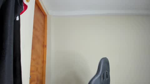 Snapshot of madisonbrunette_lxs chatting on February 11, 8:20 pm madison online show from February 11, 8:20 pm
