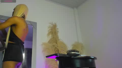 Snapshot of madisson_beerr chatting on September 28, 3:27 am madisson_beerr online show from September 28, 3:27 am