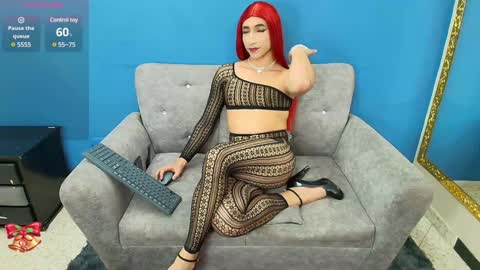 Snapshot of maeve_wilde chatting on December 19, 9:06 pm maeve_wilde online show from December 19, 9:06 pm