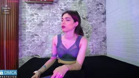 Snapshot of maevekuro chatting on September 22, 3:01 am maevekuro online show from September 22, 3:01 am