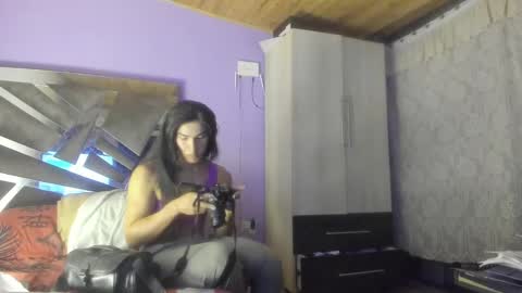 Snapshot of maggie_fit chatting on December 11, 3:26 am maggie_fit online show from December 11, 3:26 am