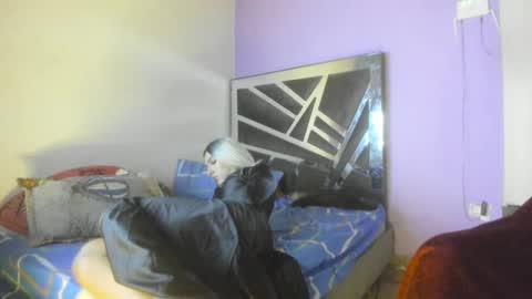 Snapshot of maggie_fit chatting on December 15, 8:19 am maggie_fit online show from December 15, 8:19 am