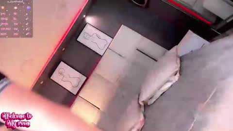 manellyksparklee online show from October 15, 9:15 pm